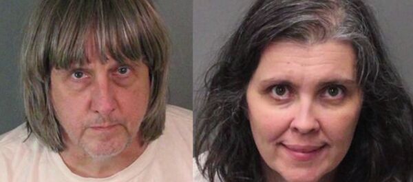 Скованные цепью: в Калифорнии арестовали супругов, державших взаперти 13 своих детей Скованные цепью: в Калифорнии арестовали супругов, державших взаперти 13 своих детей - Sputnik Южная Осетия