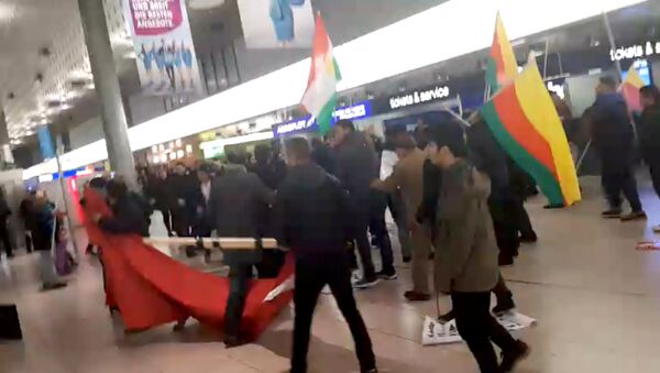 В аэропорту Ганновера подрались курды и сторонники Эрдогана - Sputnik Южная Осетия