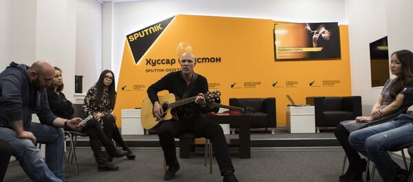 Вечер, посвященный Владимиру Высоцкому Вечер, посвященный Владимиру Высоцкому - Sputnik Хуссар Ирыстон