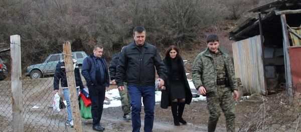 Спикер парламента и глава МЧС Южной Осетии помогли многодетной семье Спикер парламента и глава МЧС Южной Осетии помогли многодетной семье - Sputnik Хуссар Ирыстон