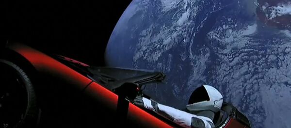 Автомобиль Tesla на орбите Земли и приземление ускорителей Falcon Heavy Автомобиль Tesla на орбите Земли и приземление ускорителей Falcon Heavy - Sputnik Южная Осетия