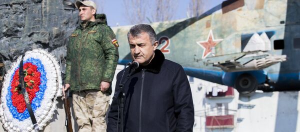 Цхинвалы ссардтой афгайнаг хæсты фæмардуæвджыты рухс нæмтттæ Цхинвалы ссардтой афгайнаг хæсты фæмардуæвджыты рухс нæмтттæ - Sputnik Хуссар Ирыстон