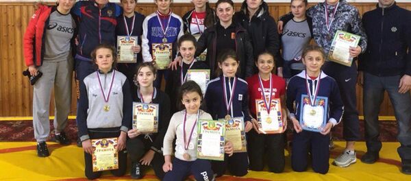 В Избербаше прошло первенство СКФО по вольной борьбе среди девушек до 18 лет В Избербаше прошло первенство СКФО по вольной борьбе среди девушек до 18 лет - Sputnik Южная Осетия