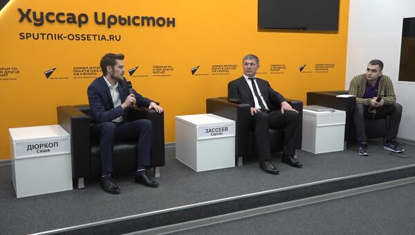 Смотрите на видео кадры пресс-конференции с генеральным секретарем ConIFA Сашей Дюркопом - Sputnik Южная Осетия