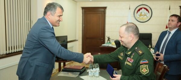 Встреча президента РЮО с делегацией из ДНР Встреча президента РЮО с делегацией из ДНР - Sputnik Южная Осетия