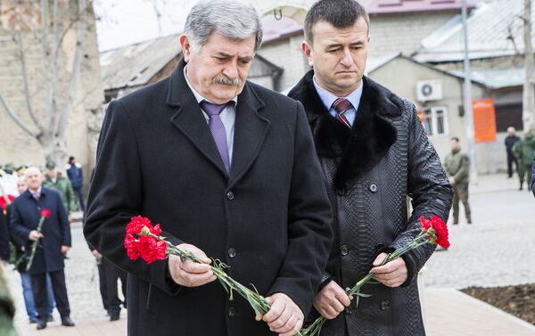 Возложение цветов к памятнику Скорбящий ангел - Sputnik Южная Осетия