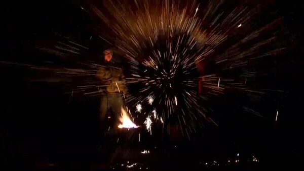 Огненное представление с расплавленным железом от китайских кузнецов - Sputnik Южная Осетия