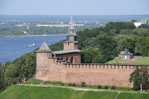 Нижний Новгород был основан в 1221 году.  Город защищали деревянно-земляные укрепления. В 1374 году был заложен белокаменный Кремль. Современный вид Кремль приобрел после 1516 года. В XVI веке крепостные стены неоднократно подвергались осадам и приступам. - Sputnik Южная Осетия