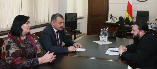 Встреча президента РЮО с архиепископом Владикавказским и Аланским Встреча президента РЮО с архиепископом Владикавказским и Аланским - Sputnik Южная Осетия