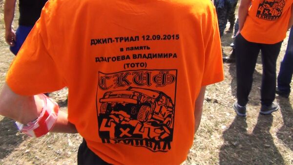 Гонщики – экстремалы попробовали свои силы в джип-триале - Sputnik Южная Осетия