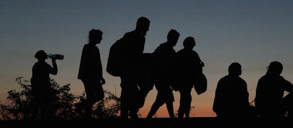 Беженцы на сербско-венгерской границе Беженцы на сербско-венгерской границе - Sputnik Южная Осетия