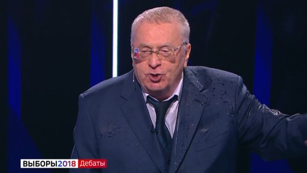 Собчак облила Жириновского водой во время дебатов - Sputnik Южная Осетия