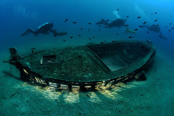 Снимок Safe Navigation итальянского фотографа Gianni Pecchiar, занявший 2-е место в категории Wrecks конкурса подводной фотографии 2018 Underwater Photographer of the Year - Sputnik Южная Осетия