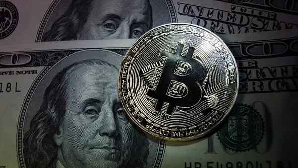Монеты с логотипами криптовалюты биткоин - Sputnik Южная Осетия