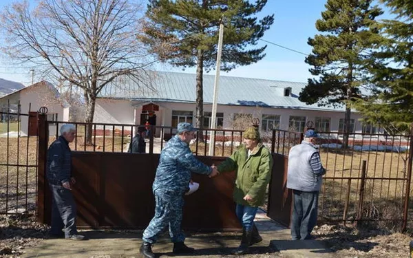 Участковые МВД Южной Осетии во время встречи с жителями Цхинвала Участковые МВД Южной Осетии во время встречи с жителями Цхинвала - Sputnik Южная Осетия