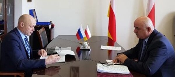 6 марта Министр иностранных дел Республики Южная Осетия Д.Н. Медоев принял Чрезвычайного и Полномочного Посла Российской Федерации в Республике Южная Осетия М.М. Кулахметова 6 марта Министр иностранных дел Республики Южная Осетия Д.Н. Медоев принял Чрезвычайного и Полномочного Посла Российской Федерации в Республике Южная Осетия М.М. Кулахметова - Sputnik Южная Осетия