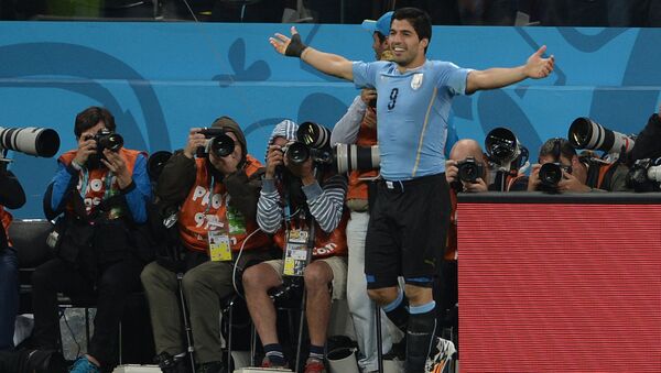 Игрок сборной Уругвая Луис Суарес радуется голу - Sputnik Южная Осетия