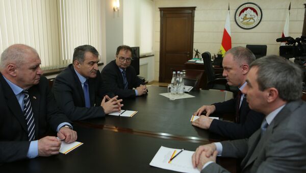 Встреча президента РЮО с главой Минэкономики РСО - Алания - Sputnik Южная Осетия