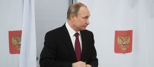В. Путин проголосовал на выборах президента РФ В. Путин проголосовал на выборах президента РФ - Sputnik Южная Осетия