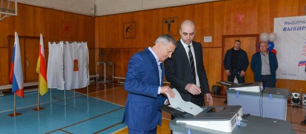 Вячеслав Битаров принял участие в выборах президента Российской Федерации - Sputnik Южная Осетия
