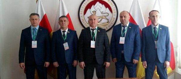 Хуссар Ирыстоны Парламенты æмæ ЦӔК-ы минæвæрттæ сарæзтой комментарий Уæрæсейы президенты æвзæрстыты цыды фæдыл - Sputnik Хуссар Ирыстон