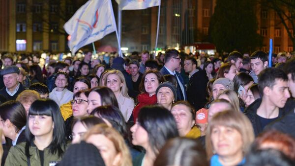 Более трех тысяч жителей столицы Северной Осетии пришли на концерт Крымская-весна - Sputnik Южная Осетия