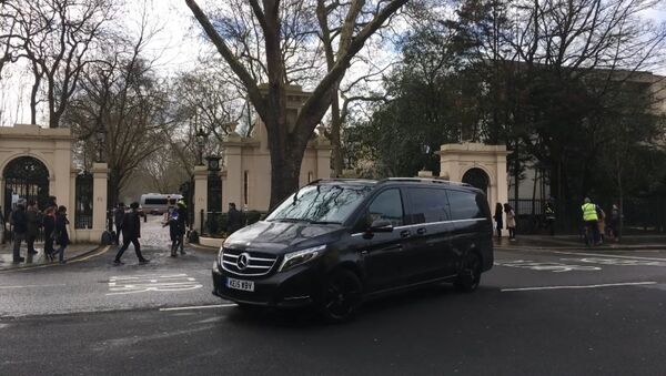 Высылаемые российские дипломаты покинули посольство в Лондоне - Sputnik Южная Осетия