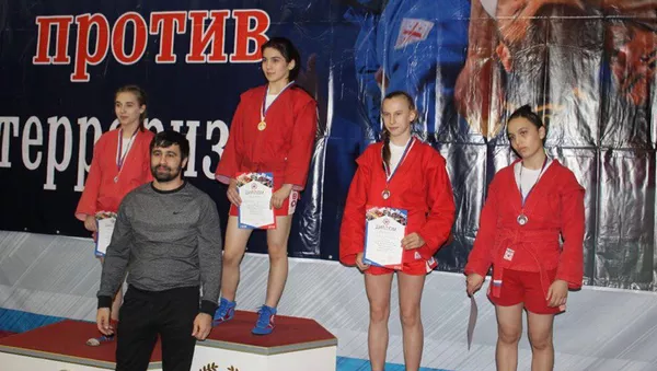 Первенство СКФО по самбо: осетинские спортсмены завоевали 13 наград  16-19 марта в Нальчике прошло первенство СКФО по самбо среди юношей и девушек 2002-2003 г.р.
