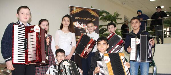 Конкурс гармонистов в Цхинвале Конкурс гармонистов в Цхинвале - Sputnik Южная Осетия