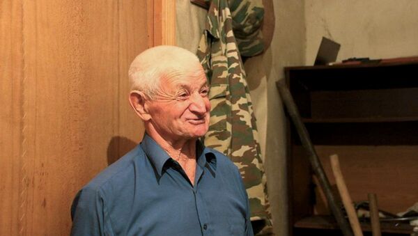 Депутаты парламента посетили остронуждающуюся семью в Цхинвале - Sputnik Южная Осетия