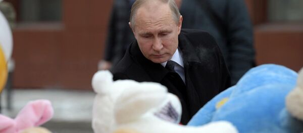 Президент РФ В. Путин почтил память погибших при пожаре в Кемерове Президент РФ В. Путин почтил память погибших при пожаре в Кемерове - Sputnik Южная Осетия