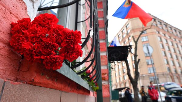 Цветы в память о погибших в ТЦ «Зимняя вишня» - Sputnik Южная Осетия