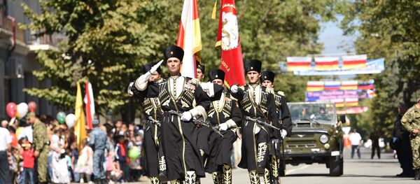 Военный парад к 25-летию РЮО - Sputnik Хуссар Ирыстон