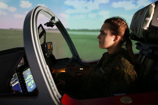 Подготовка девушек-курсантов в Краснодарском высшем военном авиационном училище летчиков - Sputnik Южная Осетия
