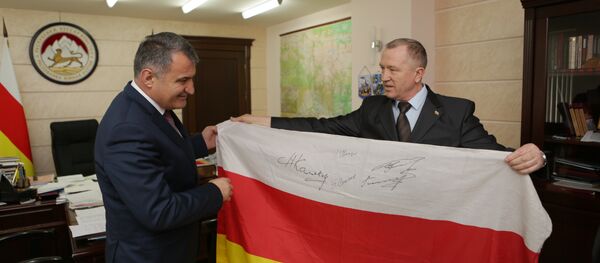 Встреча президента РЮО Анатолия Бибилова с российскими полярниками - Sputnik Южная Осетия