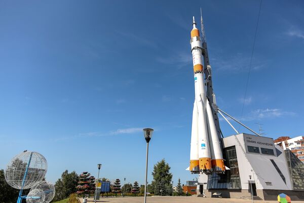 Макет ракеты-носителя Союз – установлен на площади Козлова в честь юбилея полета Юрия Гагарина в 2001 году - Sputnik Южная Осетия