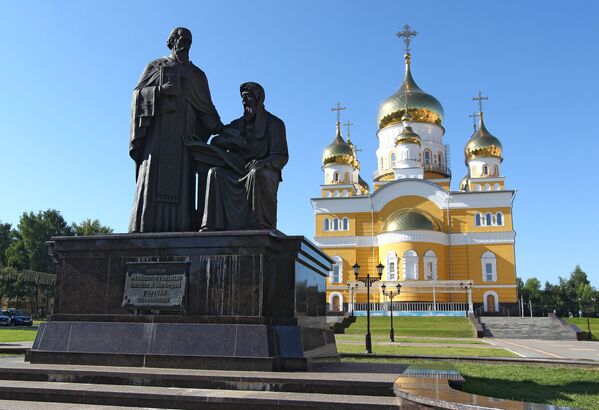 Памятник святым Кириллу и Мефодию в Саранске - Sputnik Южная Осетия