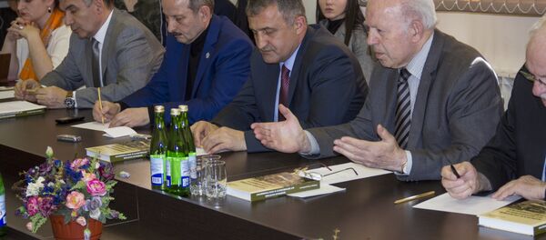 Презентация книги Роберта Кулумбегова Презентация книги Роберта Кулумбегова - Sputnik Южная Осетия