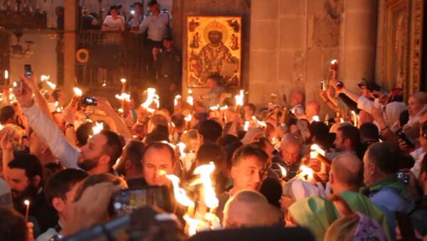 Схождение Благодатного огня 7 апреля, в храме Гроба Господня в Иерусалиме - Sputnik Южная Осетия