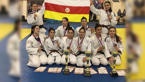 Женская сборная из Осетии завоевала 10 медалей по дзюдо - Sputnik Южная Осетия