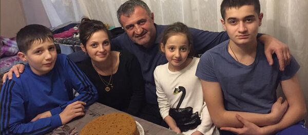 Анатолий Бибилов с семьей Анатолий Бибилов с семьей - Sputnik Южная Осетия