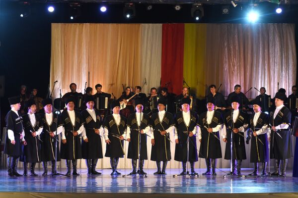 Концерт 3 ансамблей на стадионе к 25 годовщине провозглашения независимости рюо - Sputnik Южная Осетия