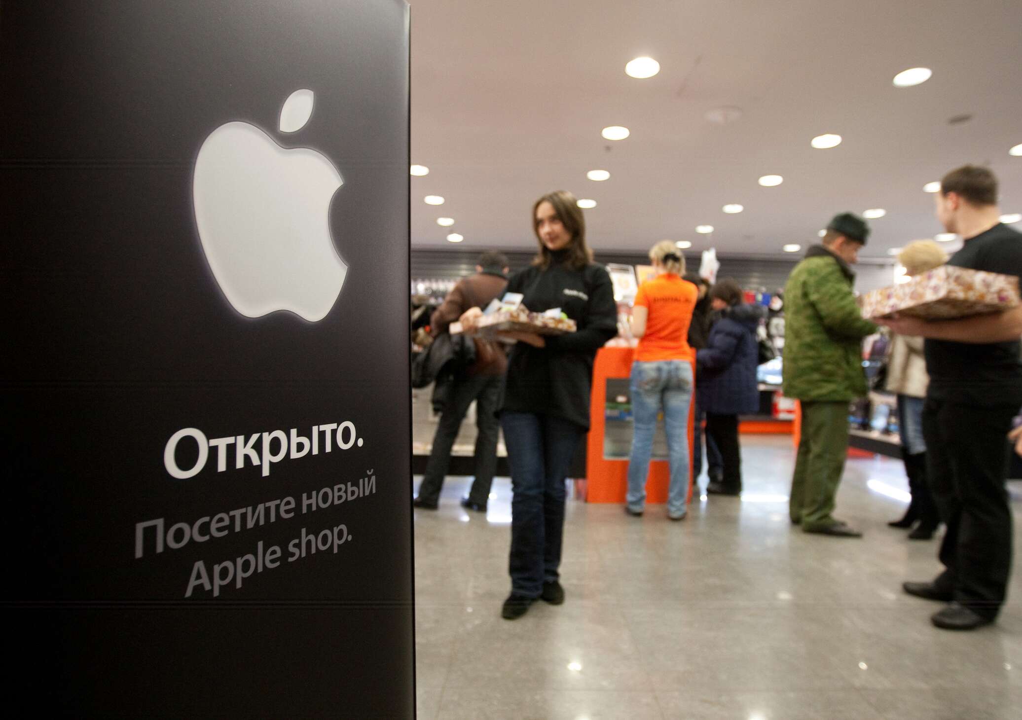Сторе рф. Apple в России. Apple открытие магазина. Apple в магазинах России. Магазин Эппл в России.