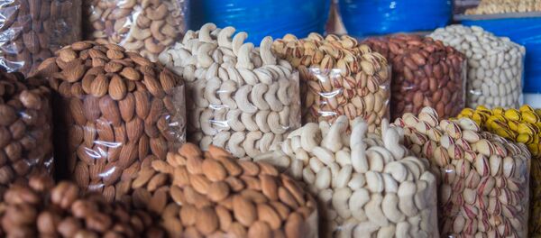 Орешки, фисташки, изюм, индийский орех, греческий орех, фундук Орешки, фисташки, изюм, индийский орех, греческий орех, фундук - Sputnik Южная Осетия