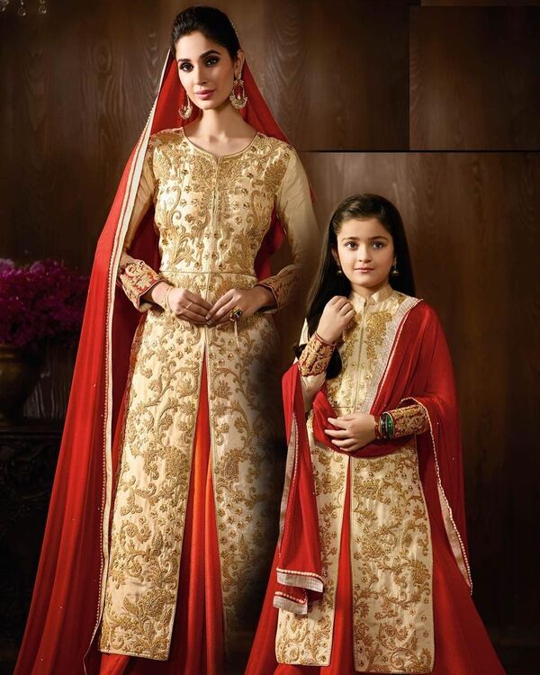 Мать и дочь Мать и дочь - Sputnik Южная Осетия