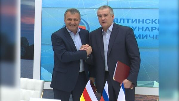 Подписание протокола об углубление сотрудничества между Южной Осетией и Крымом - Sputnik Южная Осетия