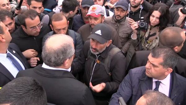 Саркисян побеседовал с лидером армянской оппозиции на митинге в Ереване - Sputnik Южная Осетия