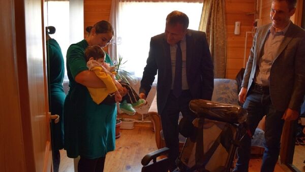 Президент Южной Осетии подарил инвалидные коляски больным ДЦП - Sputnik Хуссар Ирыстон