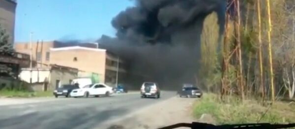 Прямо сейчас на Черменском кругу горит заброшенный склад Прямо сейчас на Черменском кругу горит заброшенный склад - Sputnik Южная Осетия