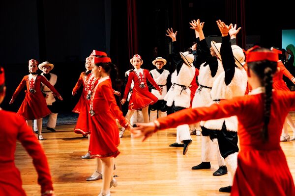 Отчетный концерт детской хореографической студии Кафт - Sputnik Южная Осетия